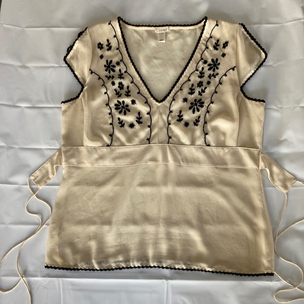 Old Navy vintage Y2K sheer tan black pattern stitch